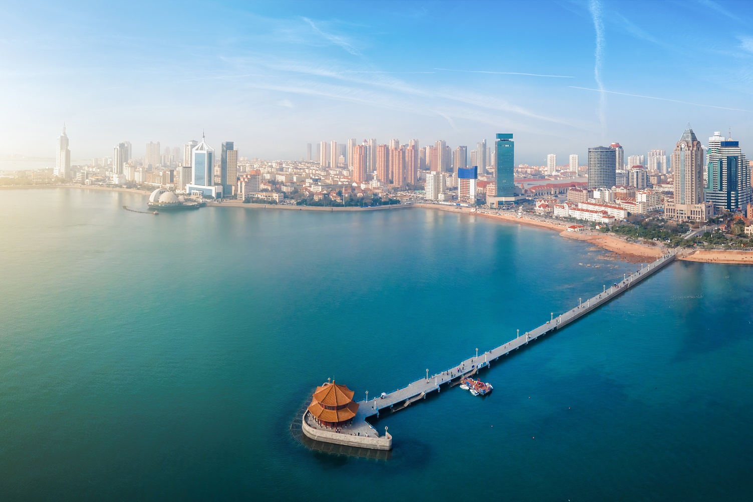 航拍青岛湾城市景观.jpg